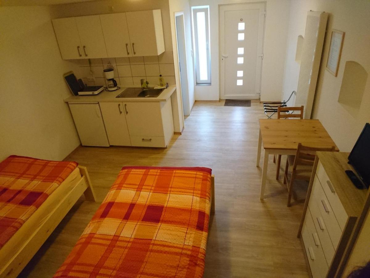 Hotel-Pension Zum Hirsch Hattersheim am Main Zewnętrze zdjęcie
